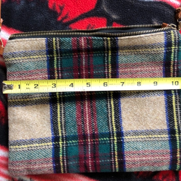 Crossbody/Wristlet - Picture 8 of 9